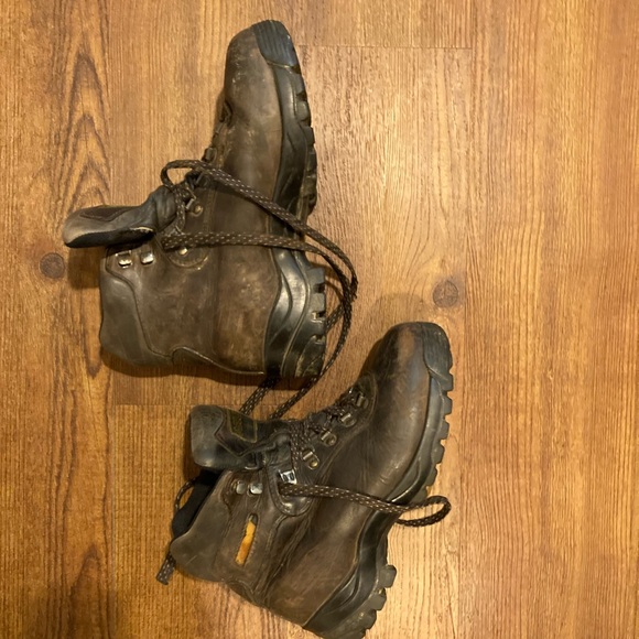 All leather Asolo hiking boots—well loved! - Picture 5 of 10